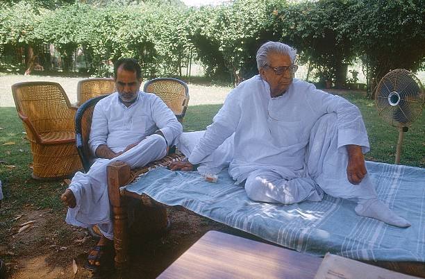 INDIA - MARCH 25: Devi Lal sitting with Chandra Shekhar ( Janata Dal, Together ) (Photo by Sharad Saxena/The The India Today Group via Getty Images)